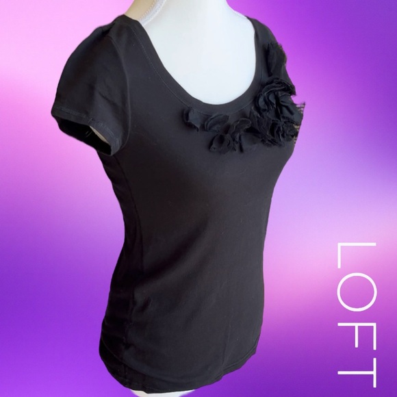 LOFT Black Ruffled Cap Sleeve Fitted Tee - Picture 3 of 8